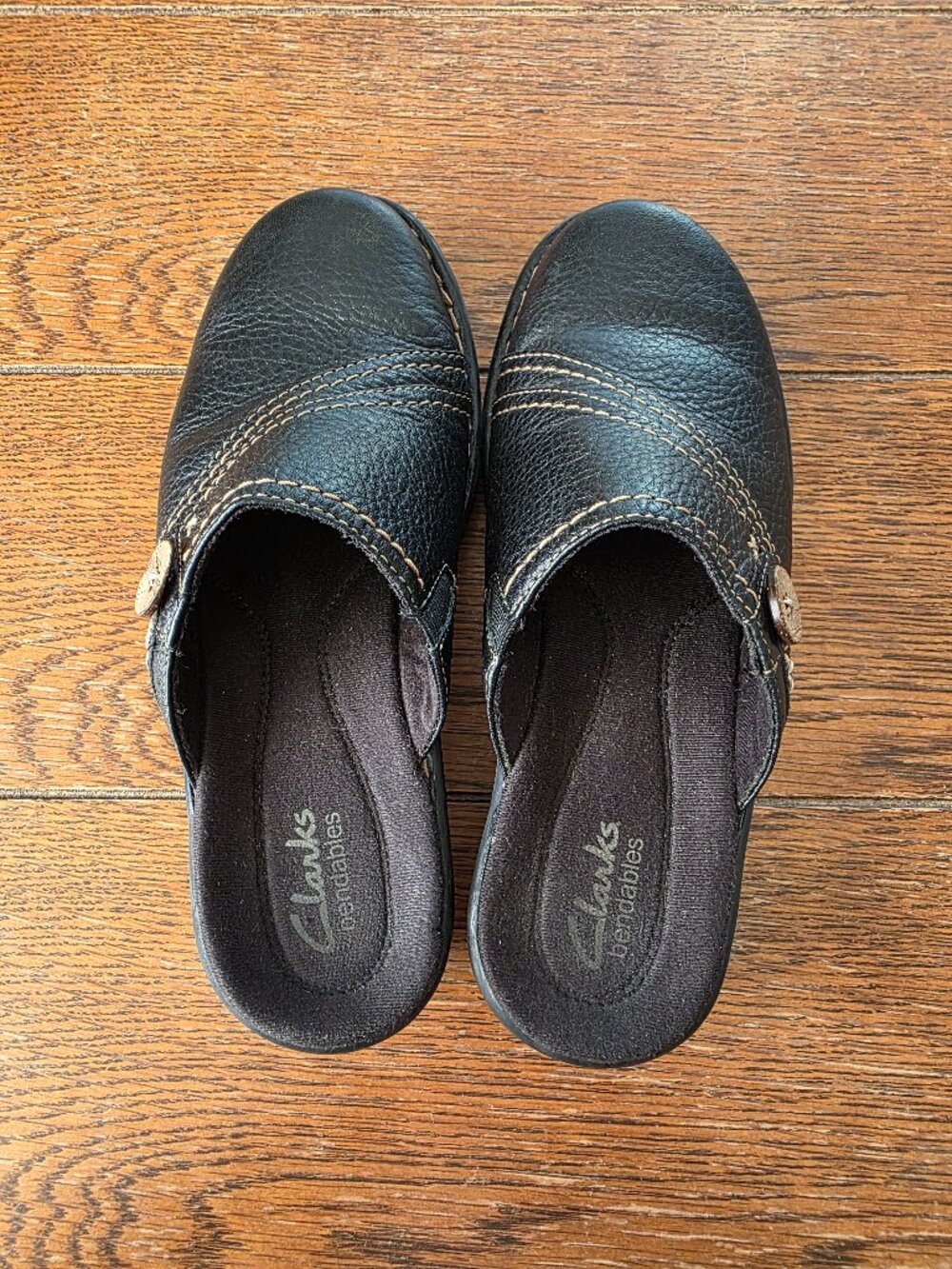Clarks Bendables Black Leather Button Clog Mules - Size 6.5M